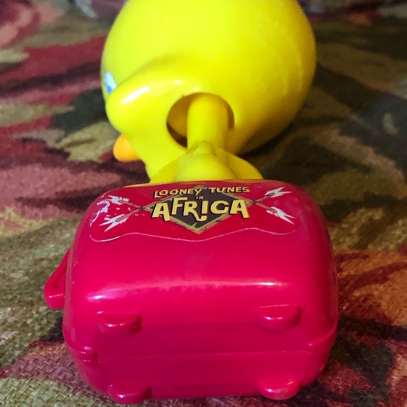 9263 VTG Tweety Bird Bobble Head Back In Action Africa Red Suitcase Yellow Bird - Picture 5 of 13